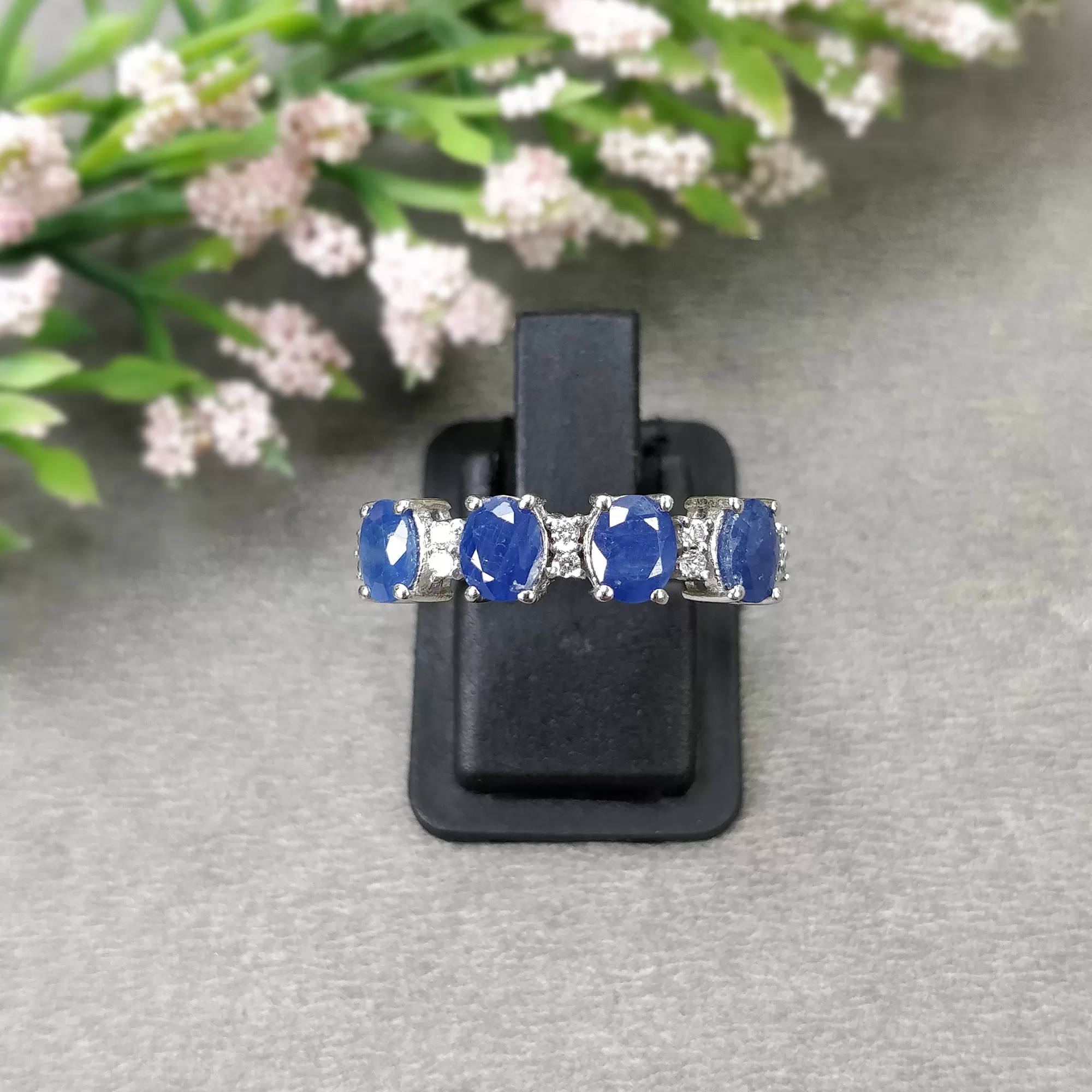 Blue SAPPHIRE Gemstone With CZ RING : 2.660gms 925 Sterling Silver Natural Sapphire Oval Normal Cut Prong Set Unisex Ring 7US