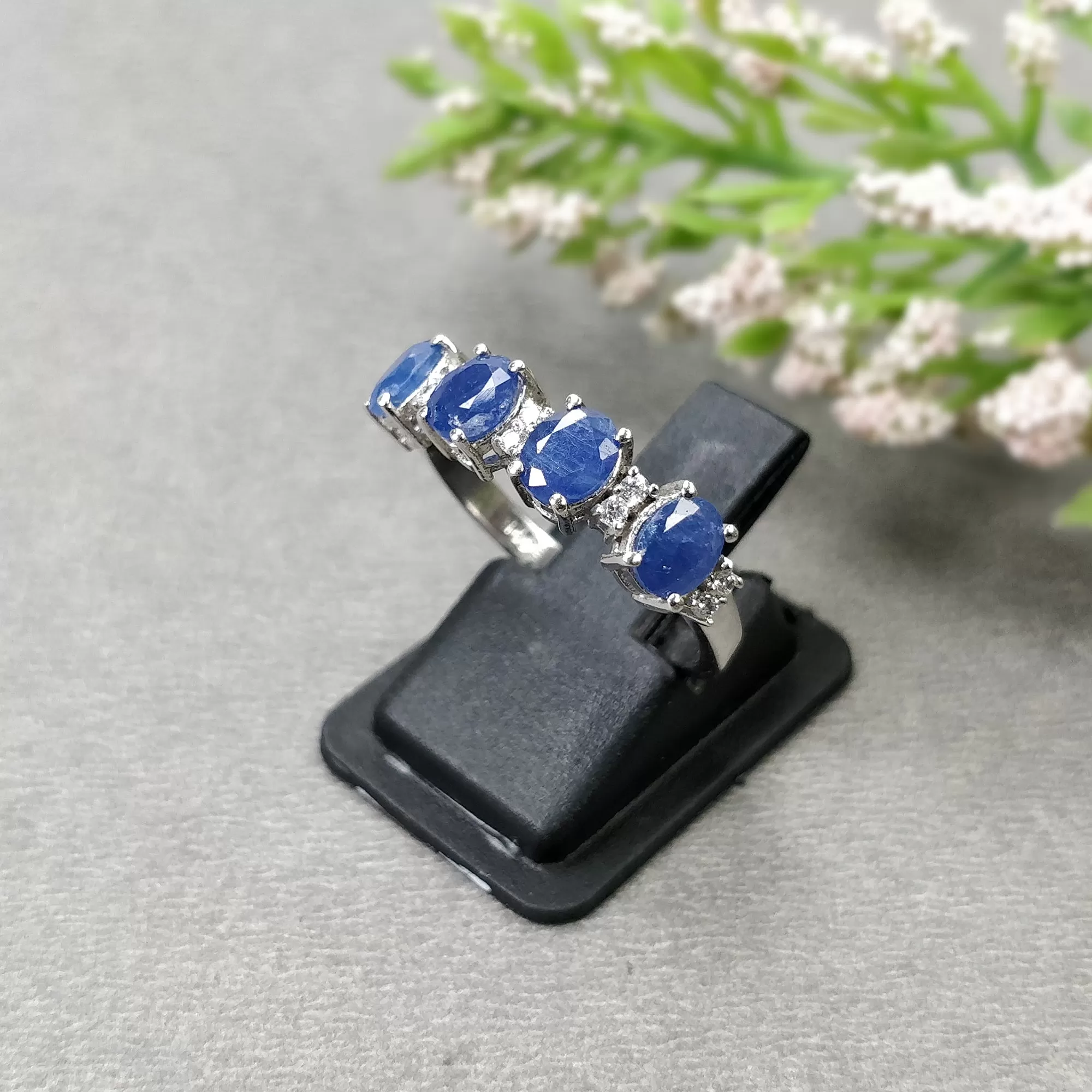 Blue SAPPHIRE Gemstone With CZ RING : 2.660gms 925 Sterling Silver Natural Sapphire Oval Normal Cut Prong Set Unisex Ring 7US