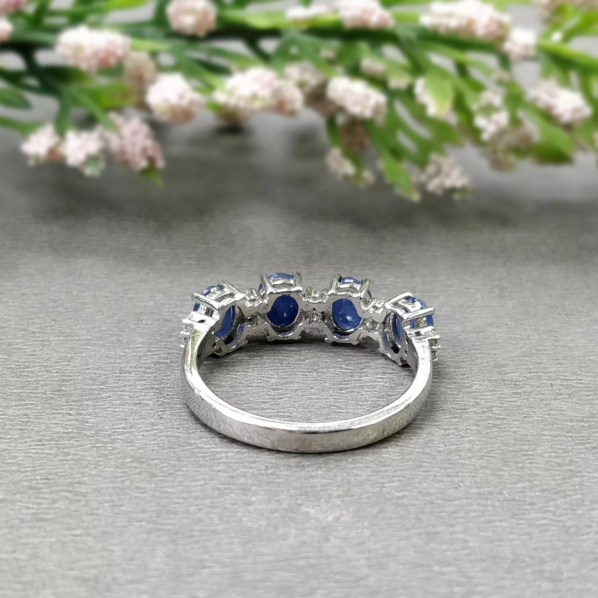 Blue SAPPHIRE Gemstone With CZ RING : 2.660gms 925 Sterling Silver Natural Sapphire Oval Normal Cut Prong Set Unisex Ring 7US