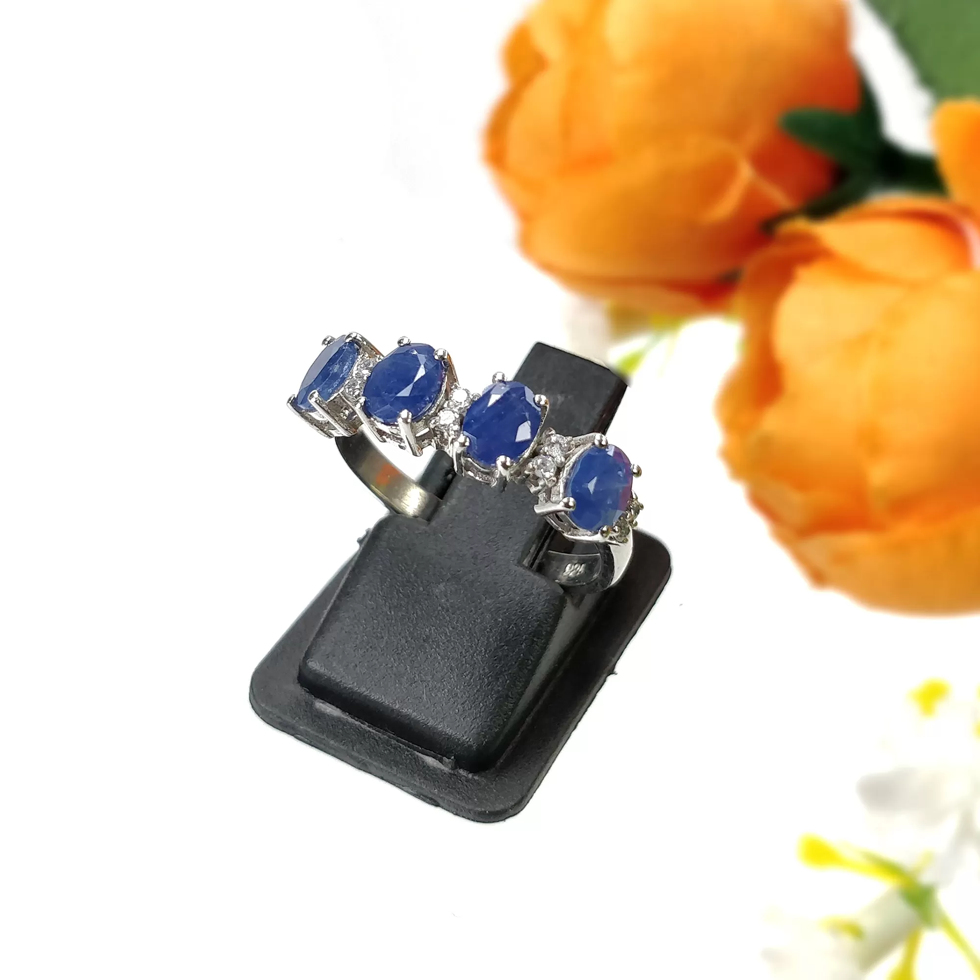 Blue SAPPHIRE Gemstone With CZ RING : 2.660gms 925 Sterling Silver Natural Sapphire Oval Normal Cut Prong Set Unisex Ring 7US