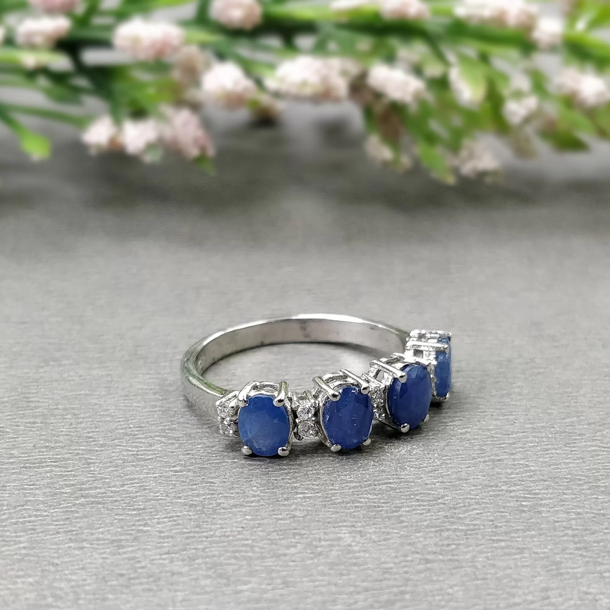 Blue SAPPHIRE Gemstone With CZ RING : 2.660gms 925 Sterling Silver Natural Sapphire Oval Normal Cut Prong Set Unisex Ring 7US