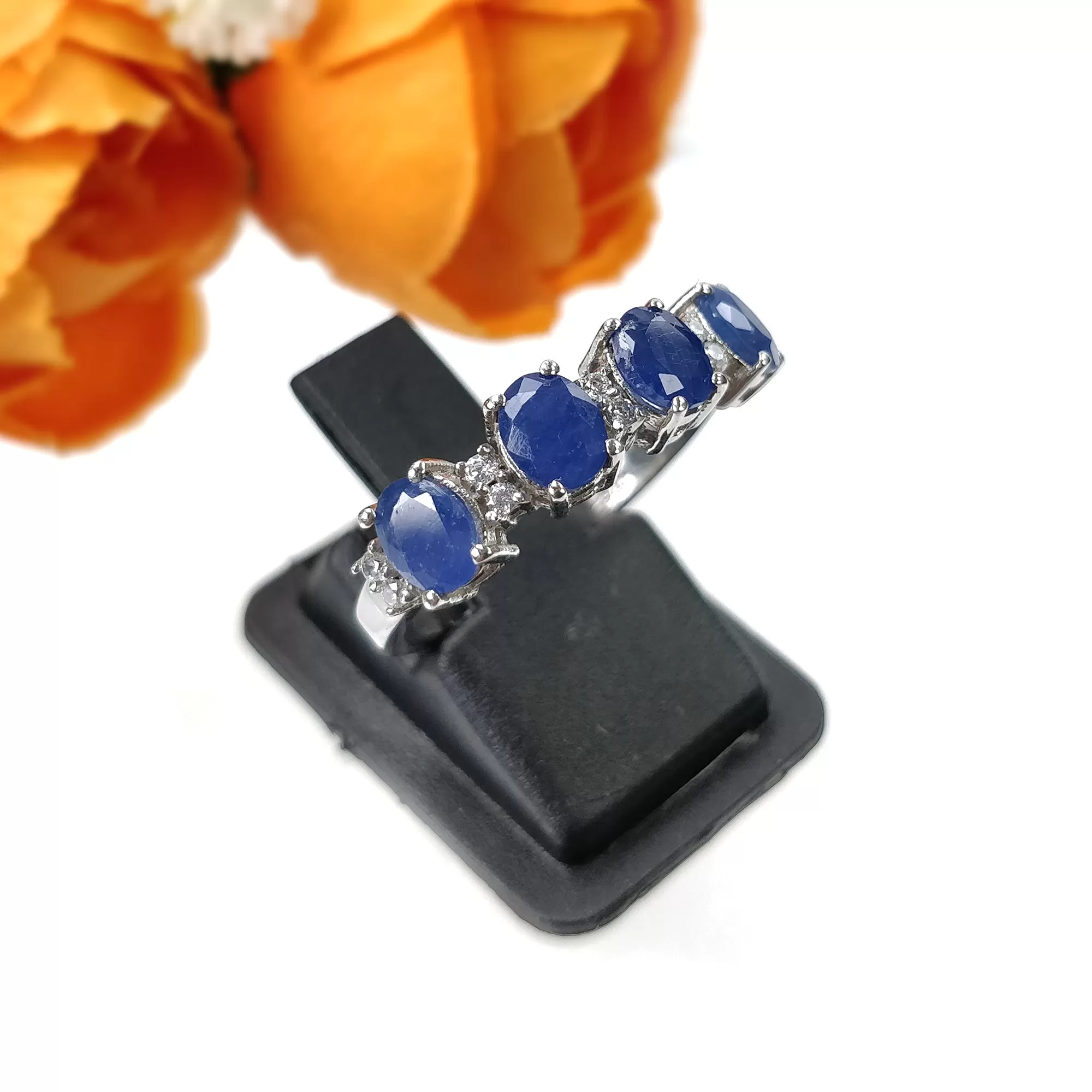 Blue SAPPHIRE Gemstone With CZ RING : 2.660gms 925 Sterling Silver Natural Sapphire Oval Normal Cut Prong Set Unisex Ring 7US