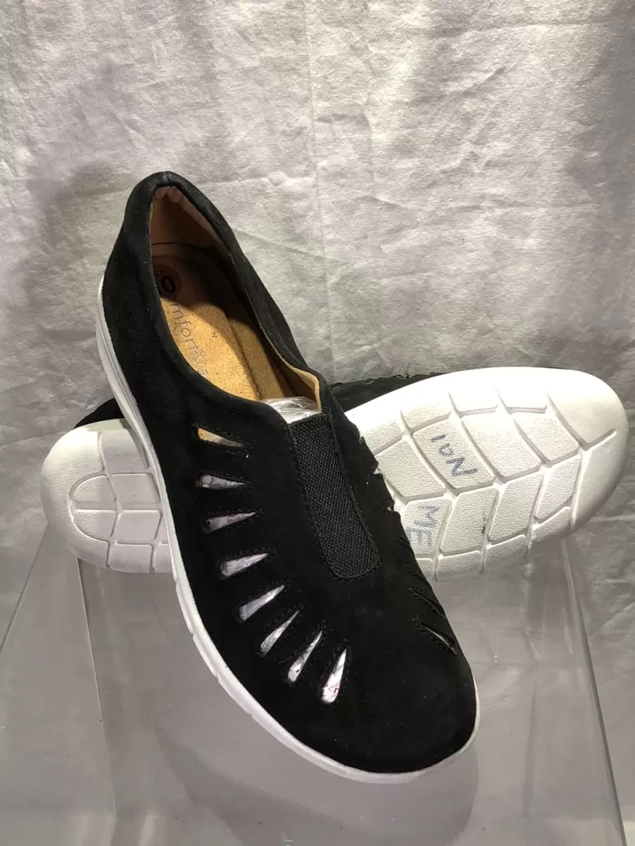 Comfortiva by SoftSpots Women’s •Tinsley•  Slip on - Black Suede - Preowned