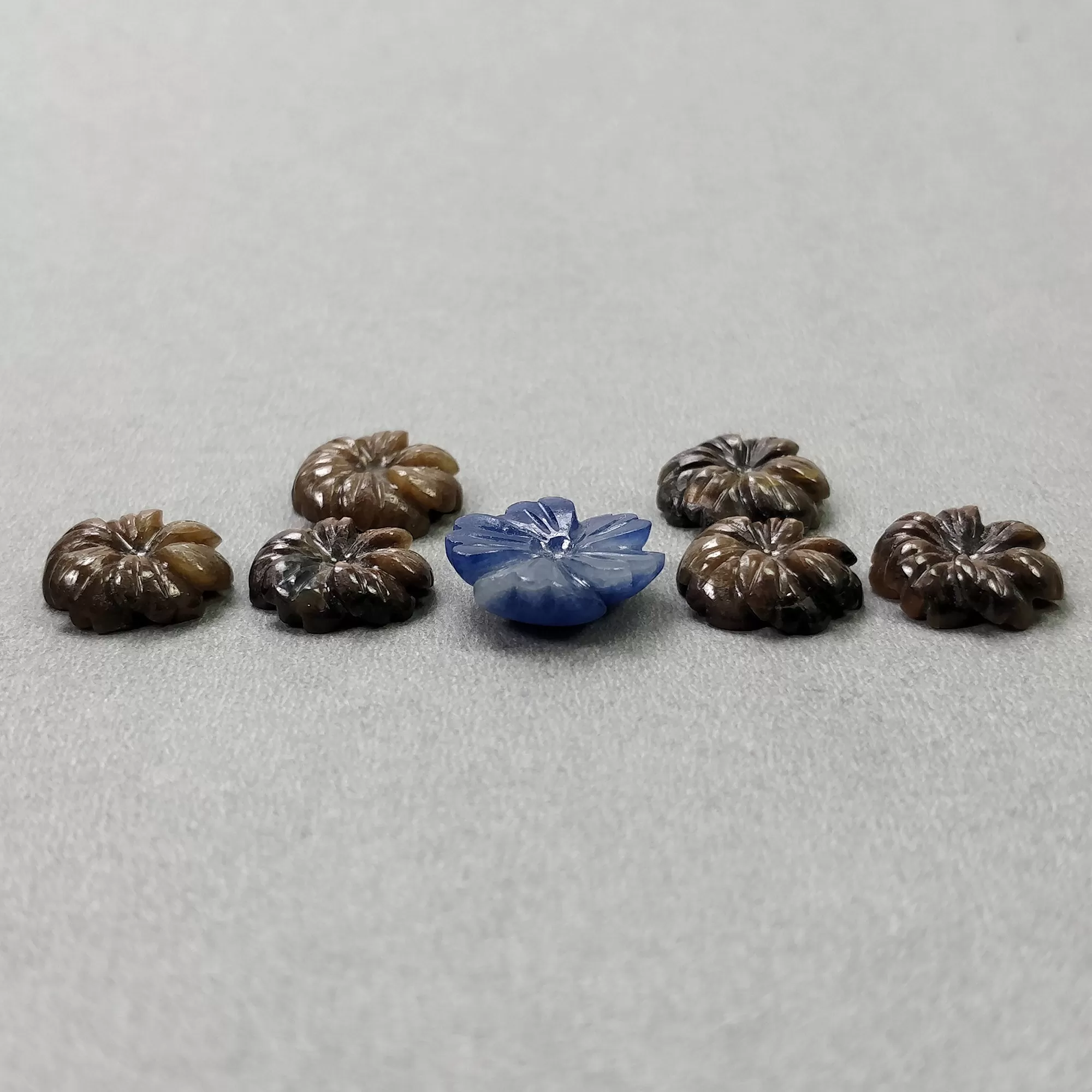 Golden Brown Chocolate Sheen SAPPHIRE Gemstone Carving : 44.30cts Natural Untreated Sapphire Hand Carved FLOWER 12mm - 14mm 7pcs