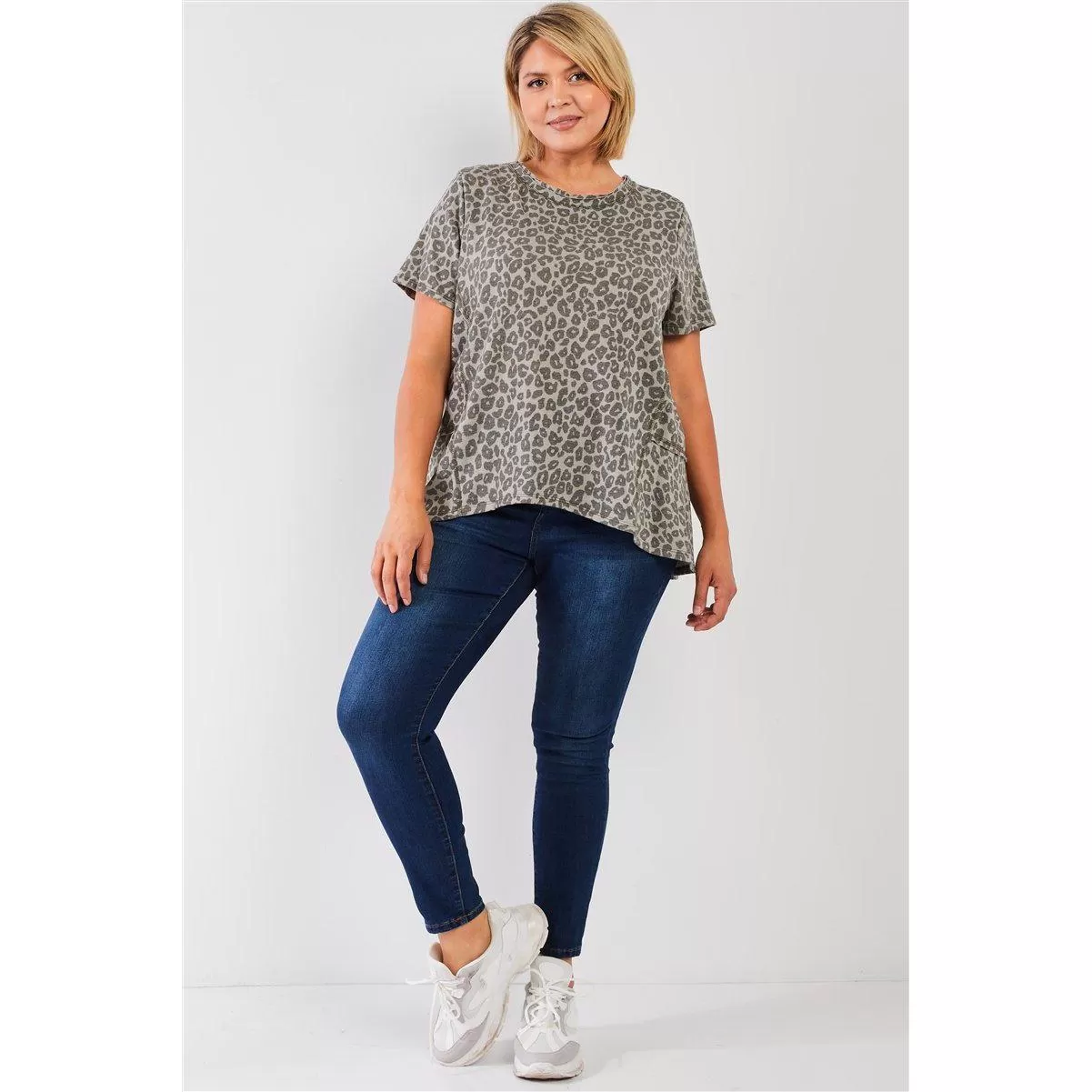 Plus Sage Washed Effect Leopard Print Short Sleeve Round Neck Raw Hem & Exposed Stitching Trim Relaxed Top