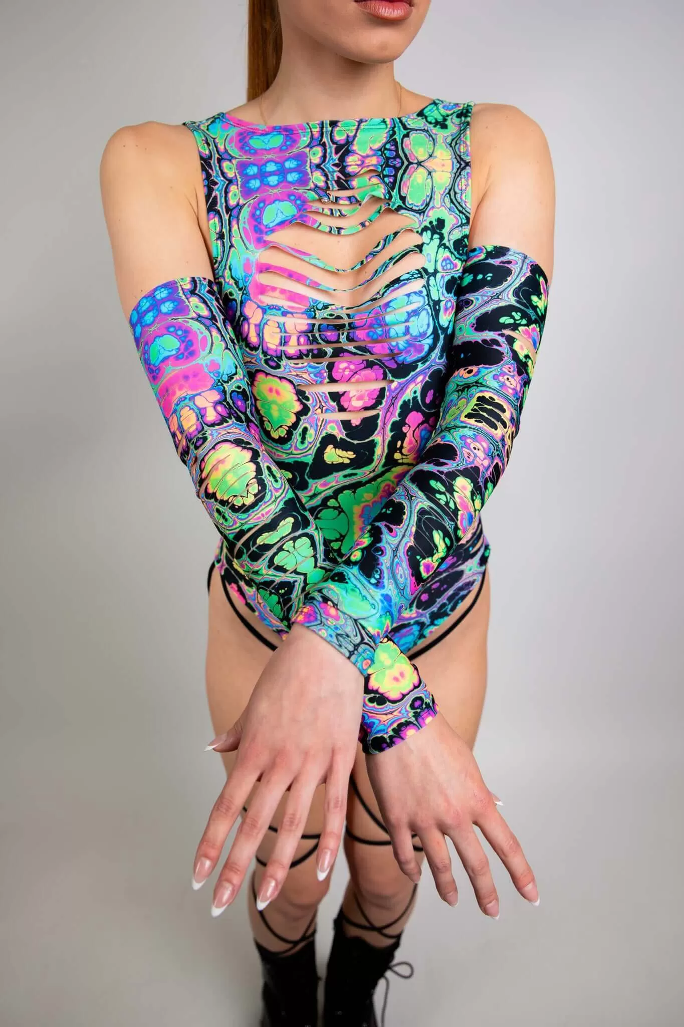 Prismatic Slit Arm Sleeves